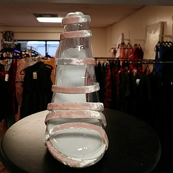 ๐ ๐ Pink Duede Heels - Picture 3 of 3